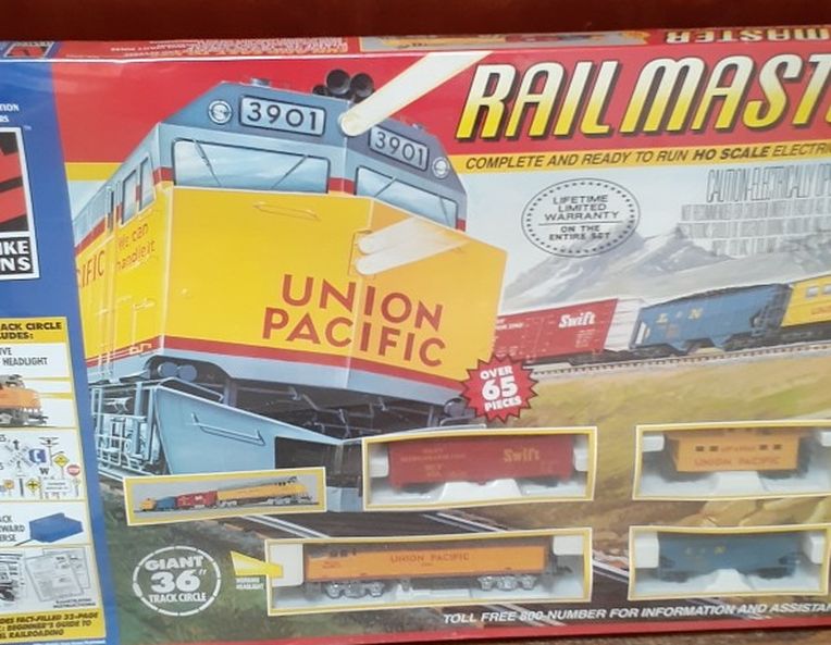 LIFE-LIKE RAILMASTER DIESEL UNION PACIFIC COMPLETE H.O. SCALE TRAIN SET #8901