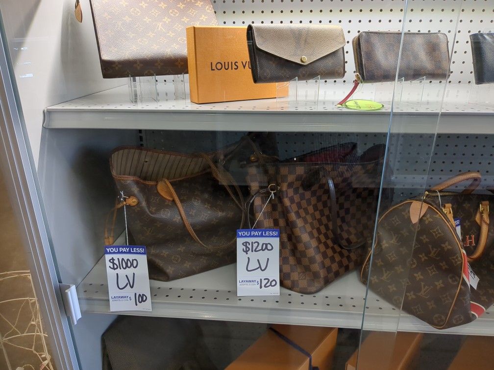 We Have Louis Vuitton Purse And Shoes Gucci Shoes And Bag If You
