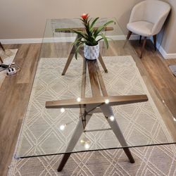 West Elm Mid-century Modern Dining Table In Pefect Condition