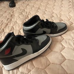 nikes size 6y in woman!!!