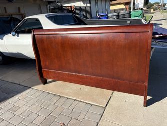 Solid Wood Queen Sleigh Bed – $125 (Cash Only, Firm) Pick up in Clairemont Mesa near Town Square Shopping Center – 92117