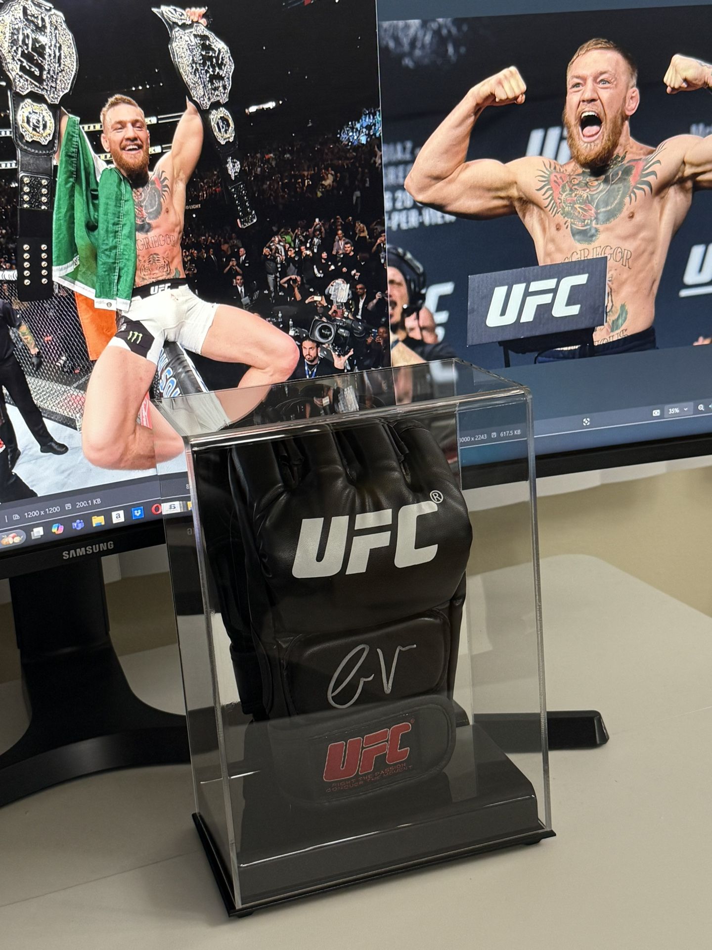 Conor McGregor Signed UFC Glove 😎🔥
