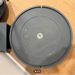 I Robot Roomba Essentials 