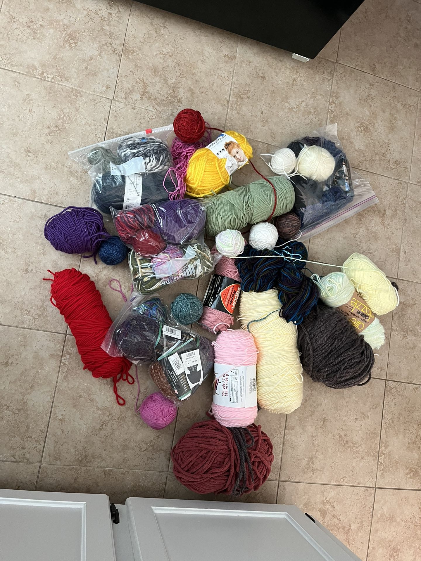 giant yarn lot. thin chunky a little of everything.