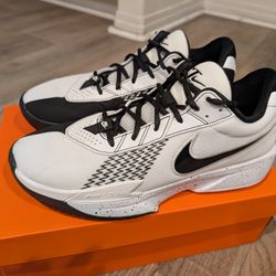 GT Cut Academy Basketball Shoes Size 10.5