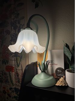 Used White Flower Lamp