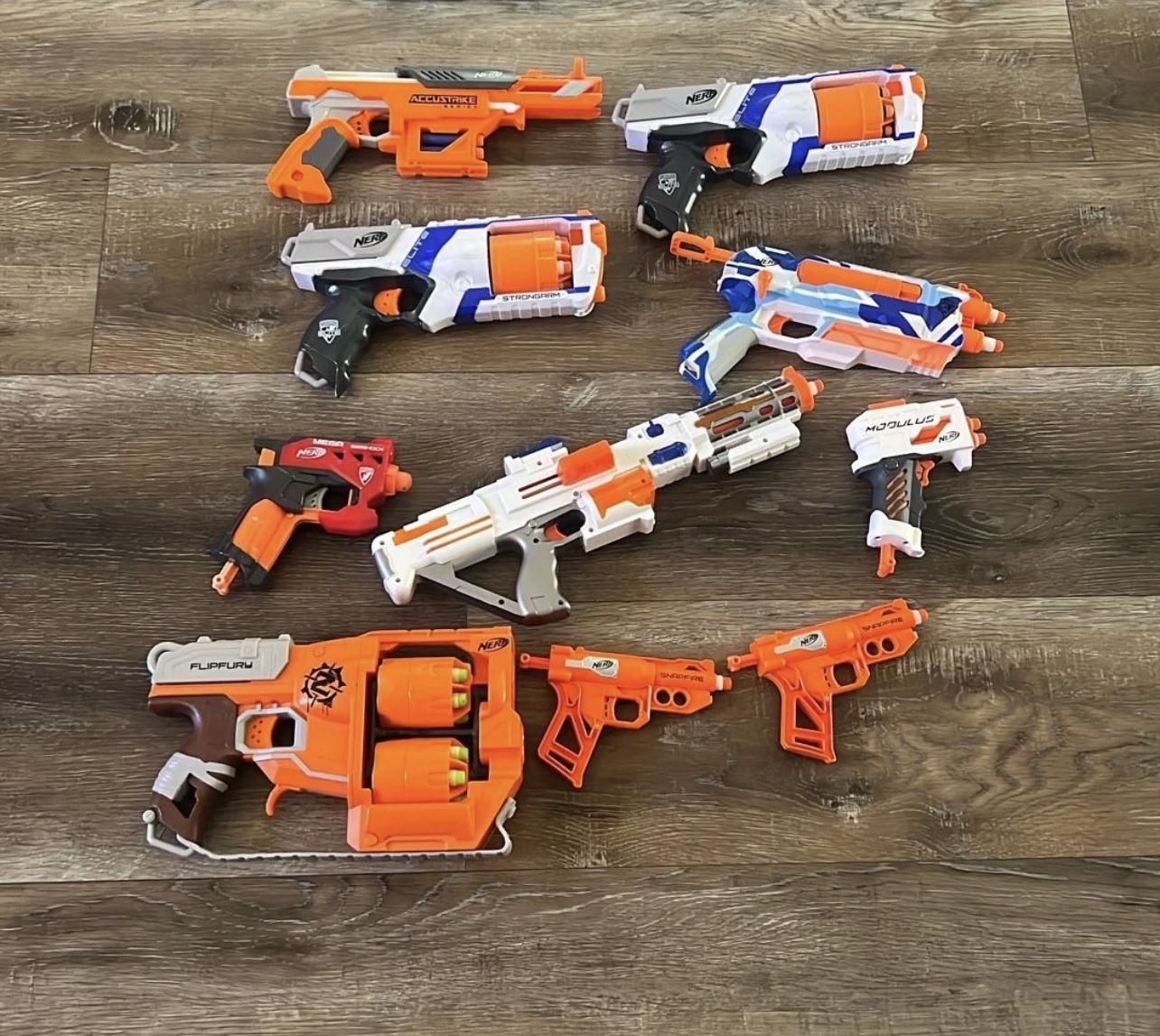 Accustrike Series, StrongArm 2x, Splitgate, Bigshock Mega, Star Wars Blaster, Modulus Blaster, 2x SnapFire, Flip fury Nerf Guns