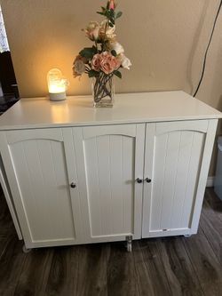 Kitchen cabinet