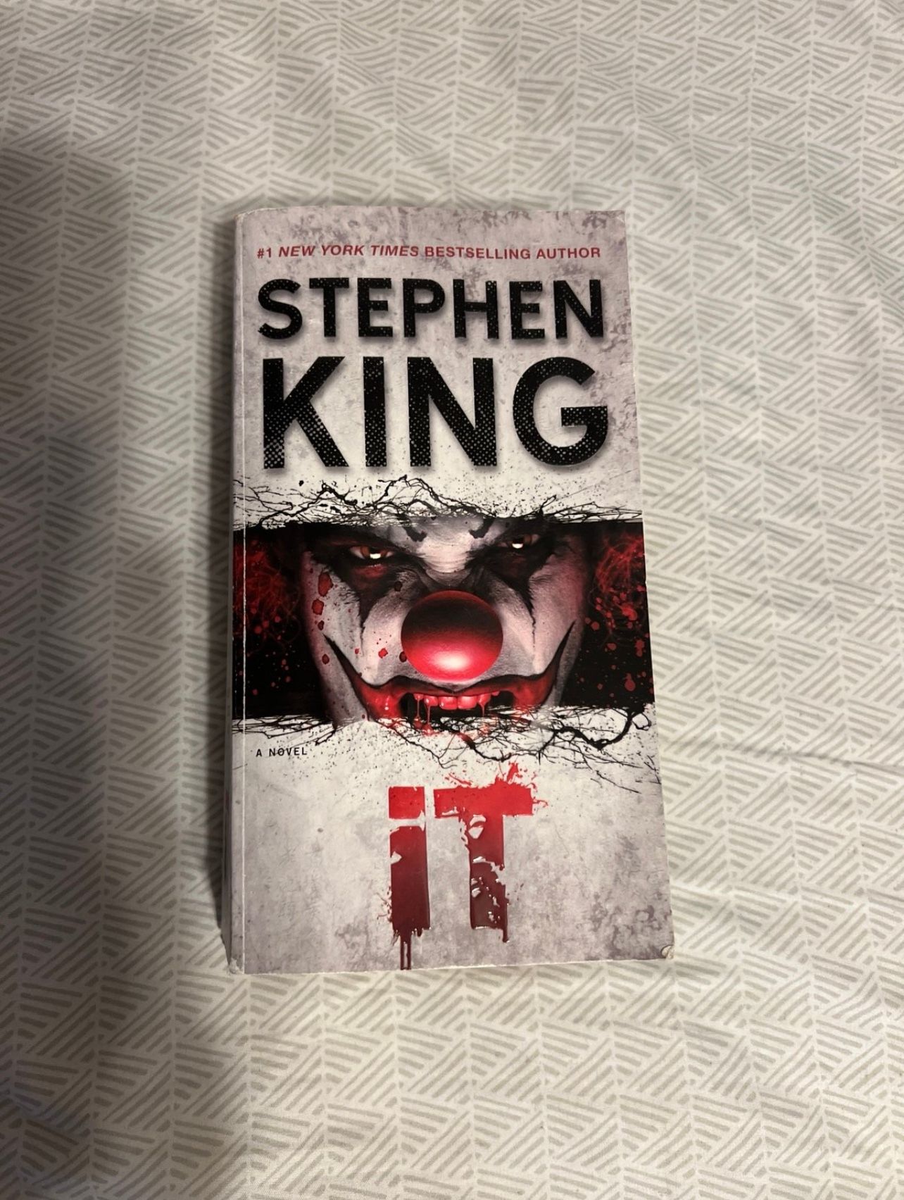 IT: A Novel - paperback by King, Stephen