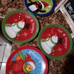 4 Small Christmas Plates