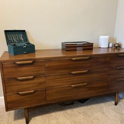 Vintage Mid Century Dresser 