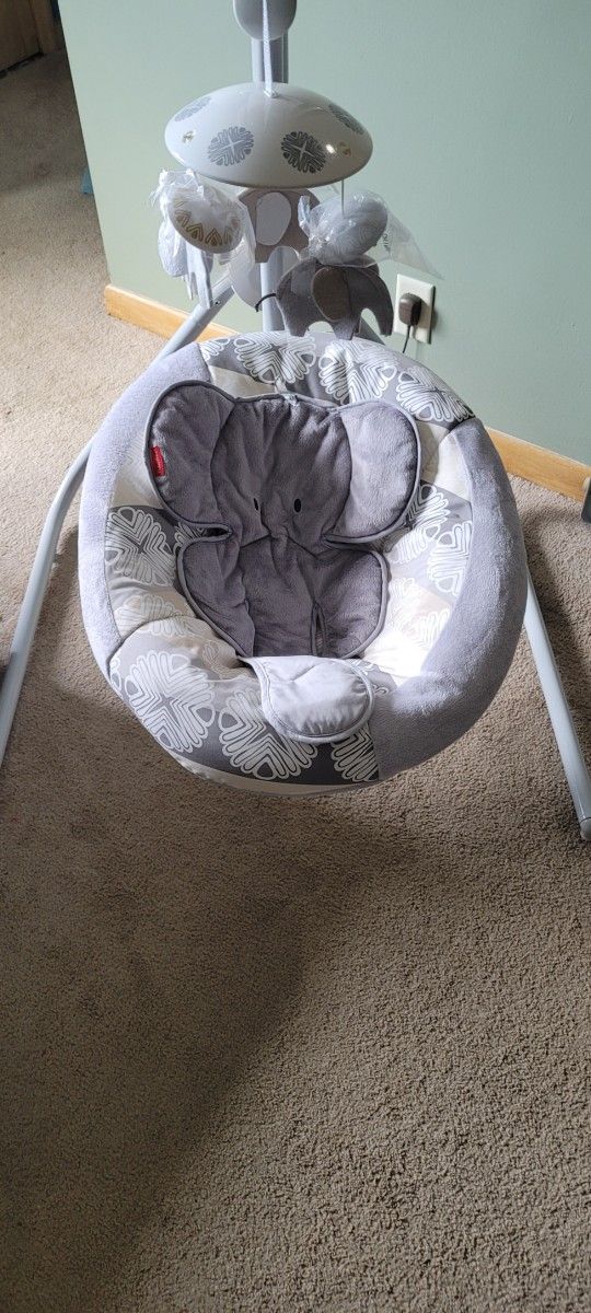 Swing Fisher-PriceĀ® Elephant Safari Cradle 'n Swing