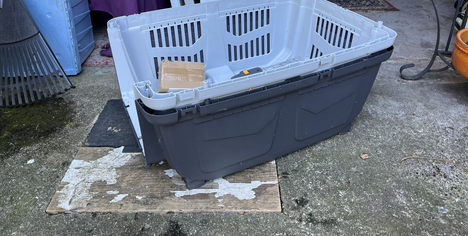 New Never Used Large Dog Crate