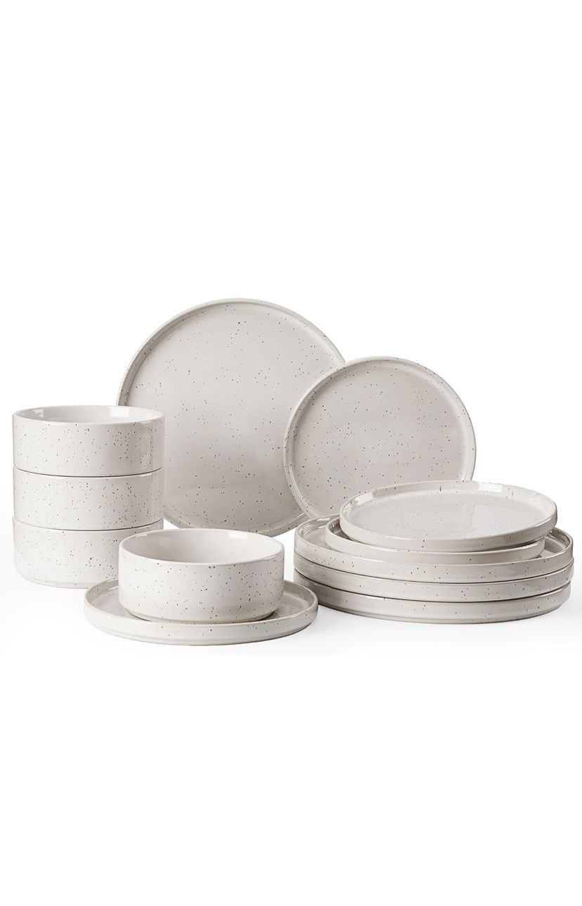 Dinnerware / Plates / Bowls
