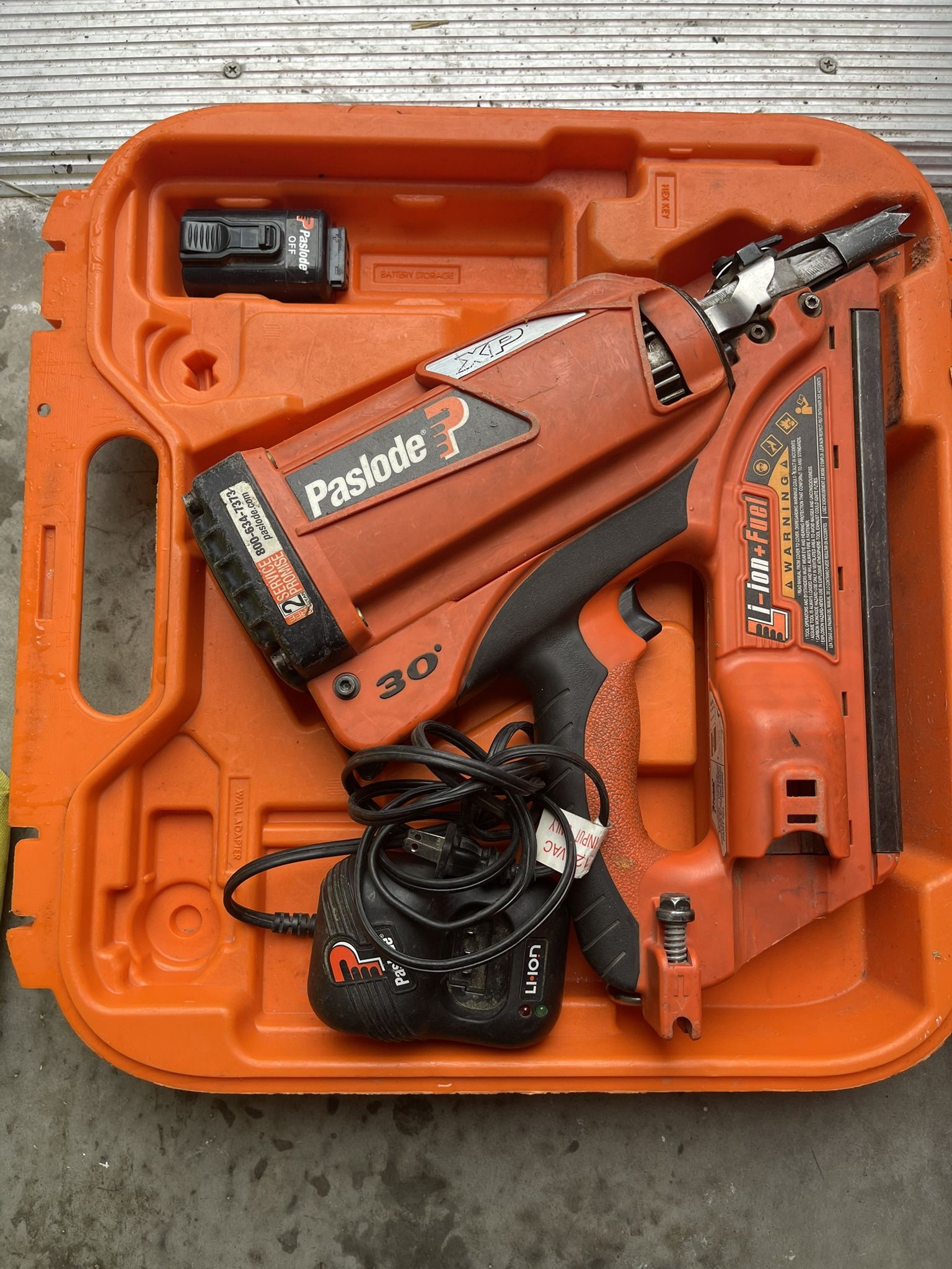 CF325XPRO 24 7.2-Volt Lithium-Ion Battery 3-1/4 in. 30 Degree Gas Powered Cordless Strip Load Framing Nailer