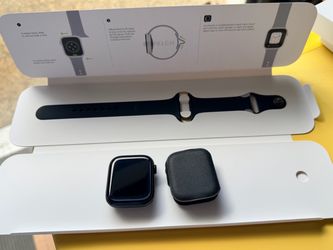 APPLE WATCH SERIES 8 (GPS, 45mm) - MIDNIGHT ALUMINUM CASE WITH NEW MIDNIGHT SPORT BAND