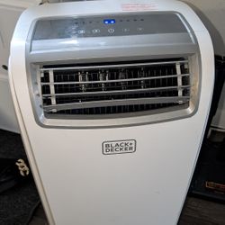 Black& Decker AC & heating unit (12,000BTU)