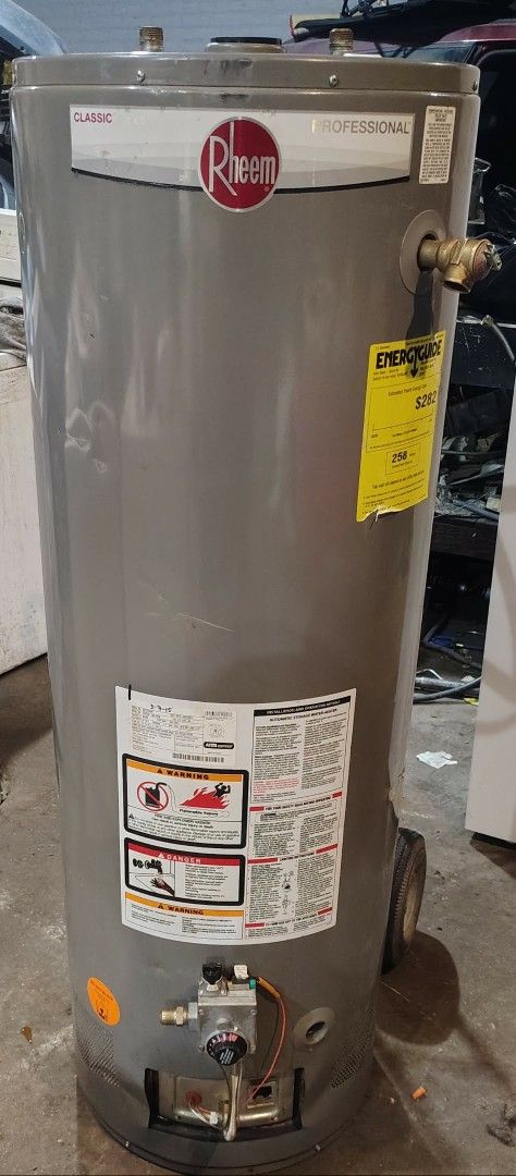 Excellent Condition! Rheem 40-gallon Gas Hot Water Tank/Heater!