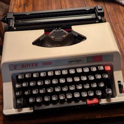 Vintage Rover 5000 Super  Deluxe Typerwriter With Case