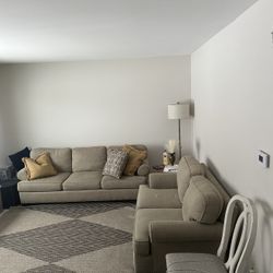 Living Room Sofa Set – Like New 