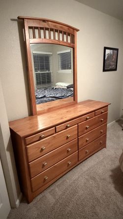 Dresser With Mirror