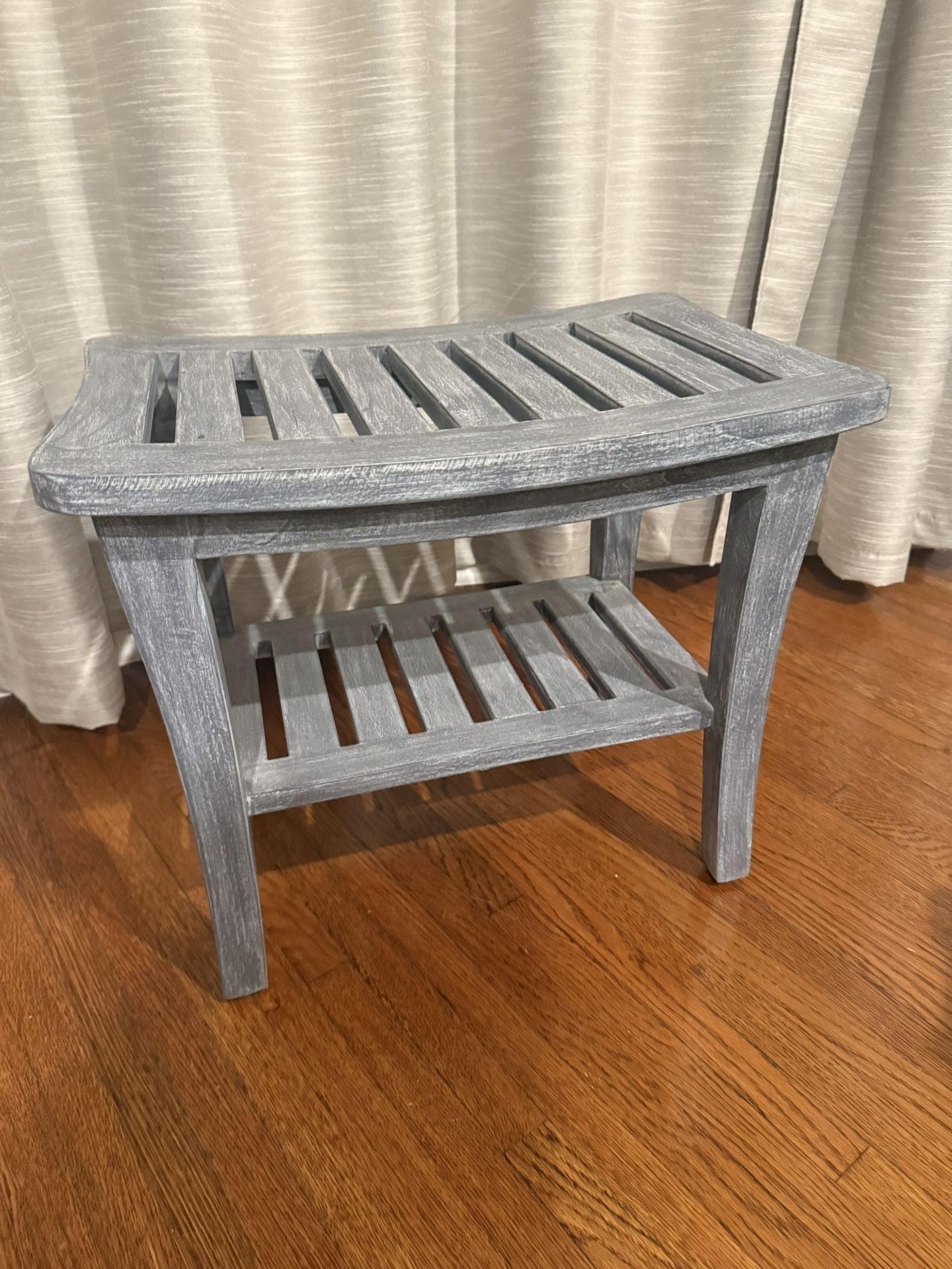 Redmon 20'' x 13.5'' x 17.5'' Contemporary Teak Wooden Bench, Weathered Gray