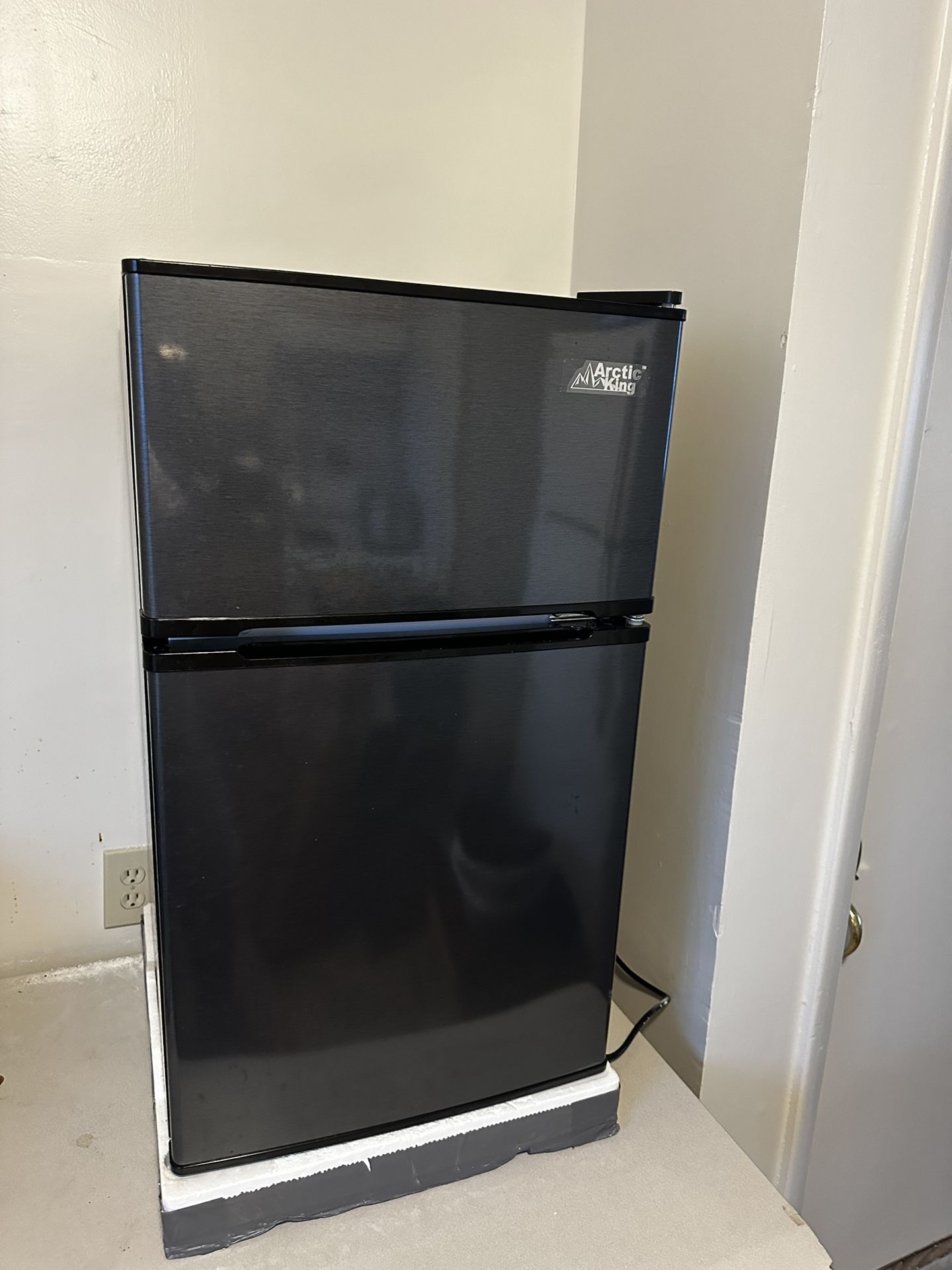 Freezer, 3.5 Cu , Double Door , Black
