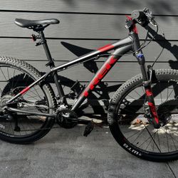 Trek Marlin 7 Mountain Bike – Great Condition – RockShox Fork