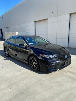 Toyota Camry SE Hybrid 2021