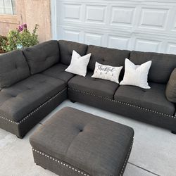 Like New Beautiful Grey Sectional In Great Condition 