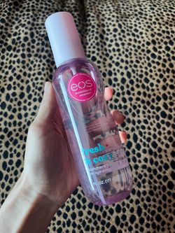 eos Fresh & Cozy Cashmere Body Mist