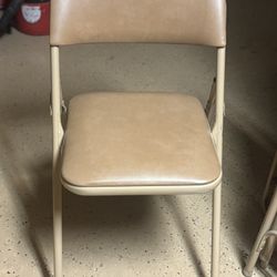 Folding Chairs & Table 