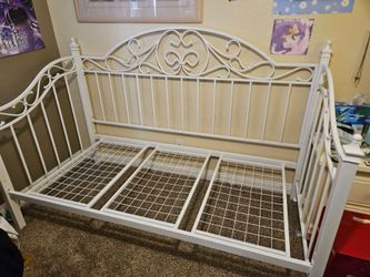 White metal twin daybed