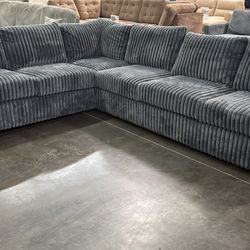 Sectional Sofa New https://offerup.com/redirect/?o=SW4uYm94 