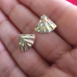 1 Par of 14K Tricolor Gold Earrings .