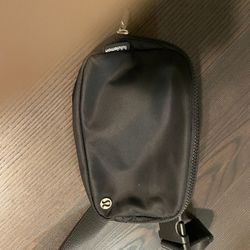Lululemon Everywhere Belt Bag - Black - SOLD OUT!
