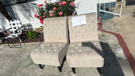 Accent chairs