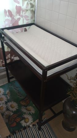 Baby or toddler changing station