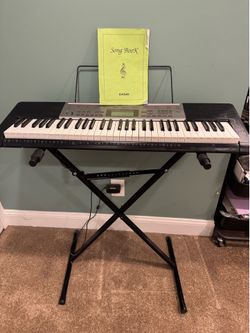 Casio Keyboard with stand