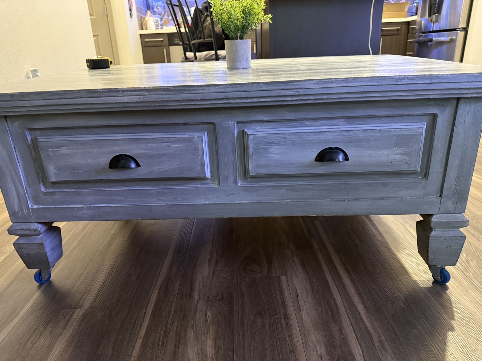 Gray distressed lift-top coffee table w/storage