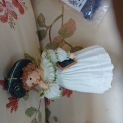 The image shows the bottom of a "School Days" figurine, H1318, a limited edition collectible by Maud Humphrey Bogart, mother of actor Humphrey Bogart.