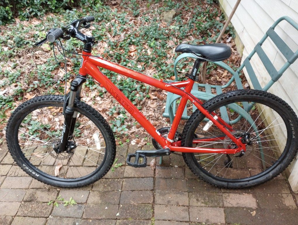 HARO FLIGHT LINE  24SPEED  MOUNTAIN BIKE ,18INCH FRAME,NEW TIRES, WELL MAINTAINED $150 OBO.