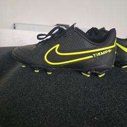 Boys  - NIKE Soccer Shoes