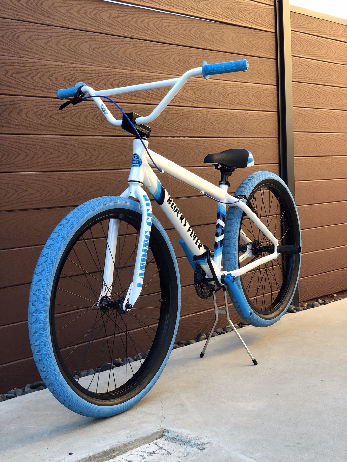 SE Blocks Flyer 26” White for Sale in Fontana, CA - OfferUp