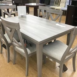 Parellen Gray Dining Room Set / Dining table and Chairs 