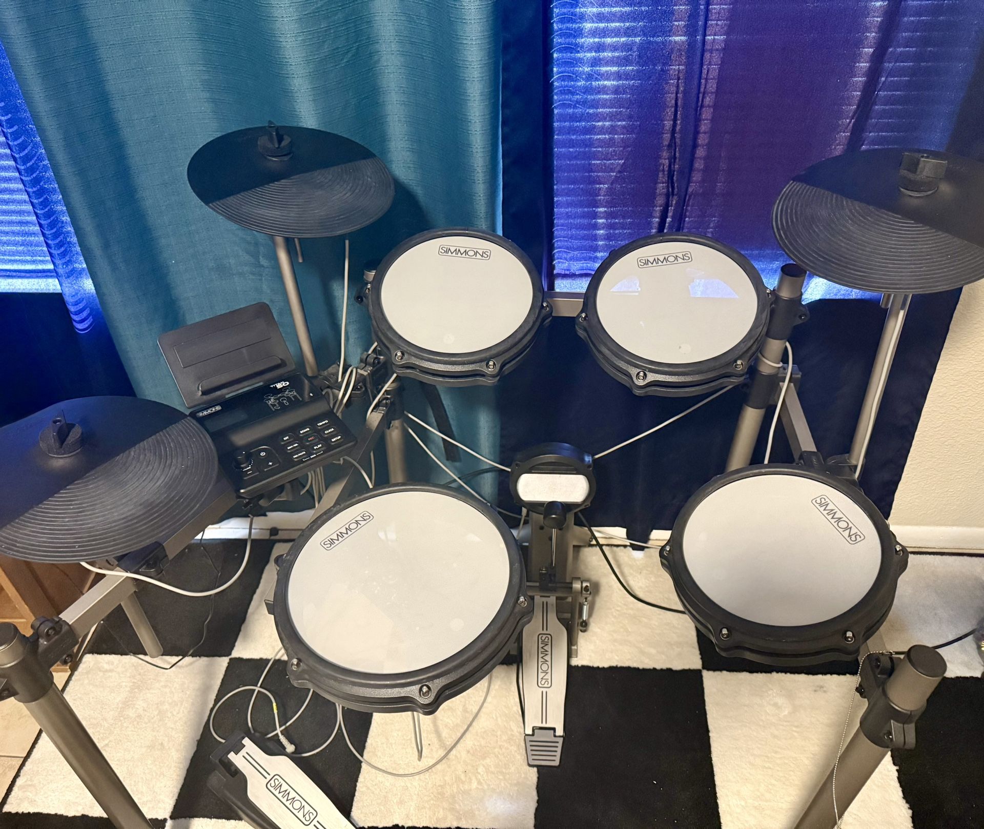 SIMMONS ELECTRIC DRUM SET 