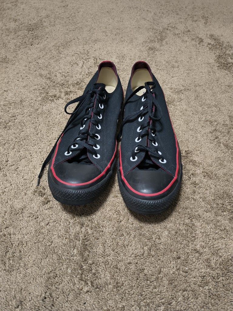 Converse Chuck Taylor Men Sneakers Size 16 Black And Red Great Condition