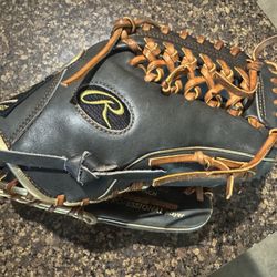 Rawlings | Heart of The Hide Baseball Glove | Traditional Break-in | Sizes 11.75"  Only used three times, still needs broken in 
