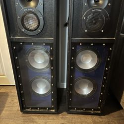2 Pro Studio Speakers ( Used )