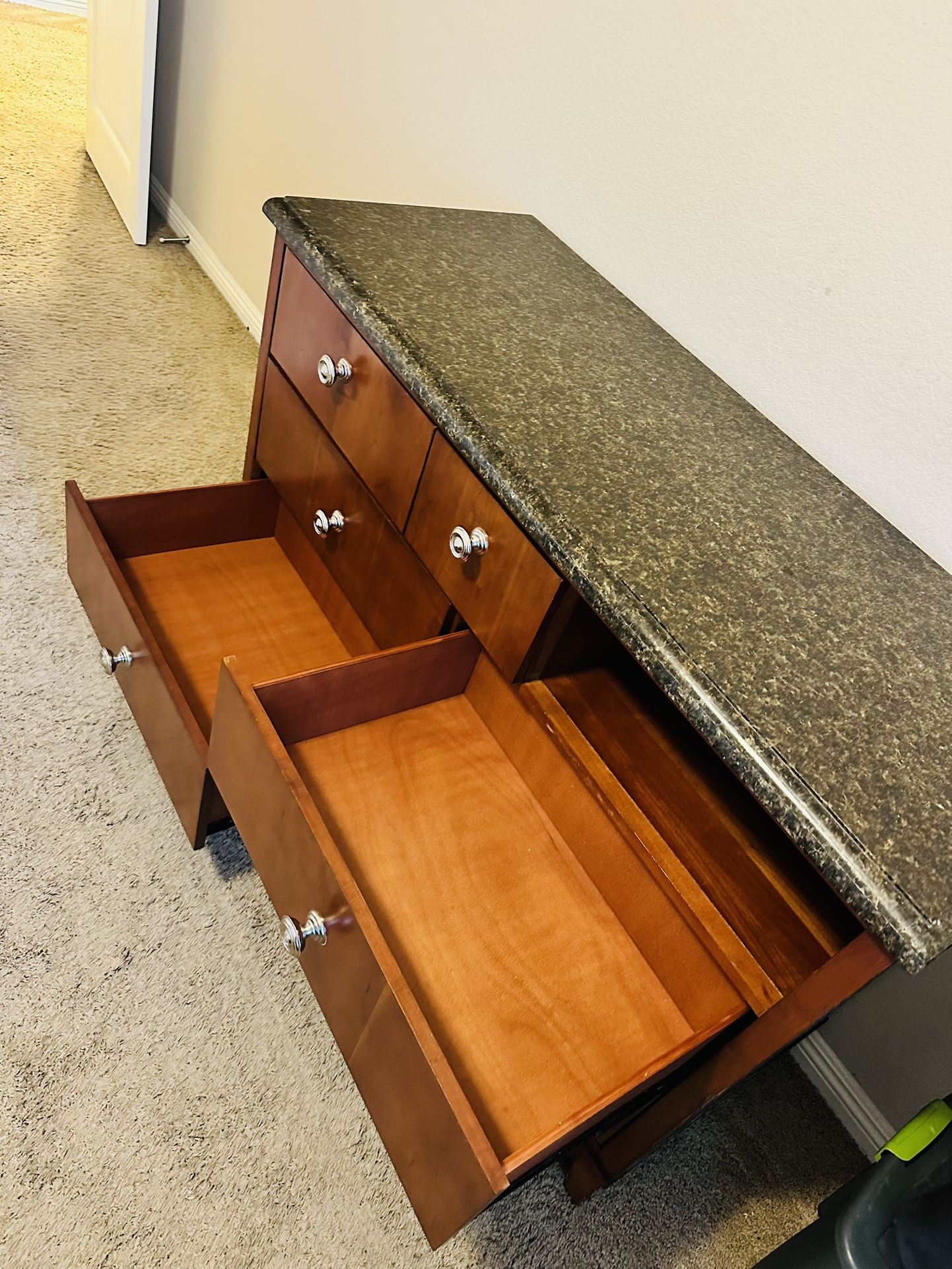 Bedroom Set 3 Piece Dresser And Two Night Stands Bedroom Set 3 Piece Dresser And Two Night Stands